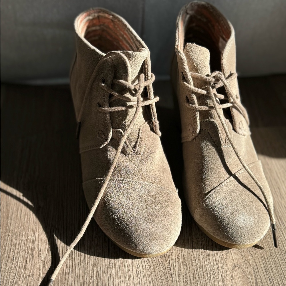 Toms suede booties